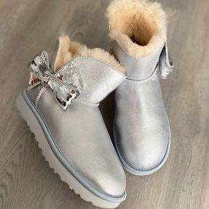 UGG Silver sequin bow boots like new 7